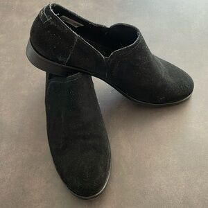 Toms black suede-like loafers. Never worn. 9.5